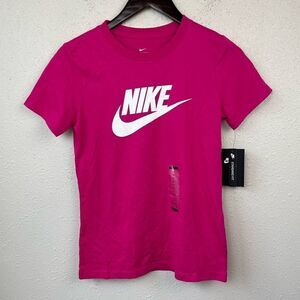 NWT Nike Tee Size XS
